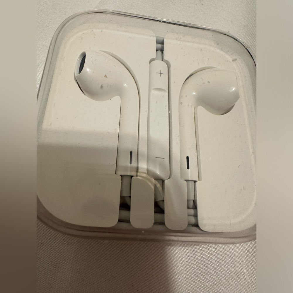 Genuine OEM Apple Wired Stereo Earphones Mic Remote 3.5mm